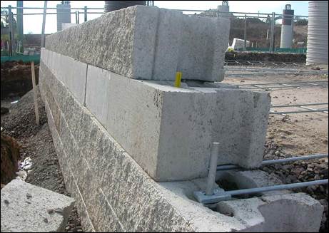 10 aM7 Motorway Bridge abutment a.jpg